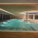 In With & Pools Apartment *