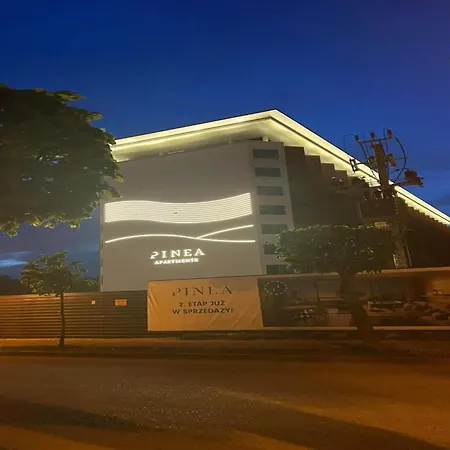 In With & Pools דירה