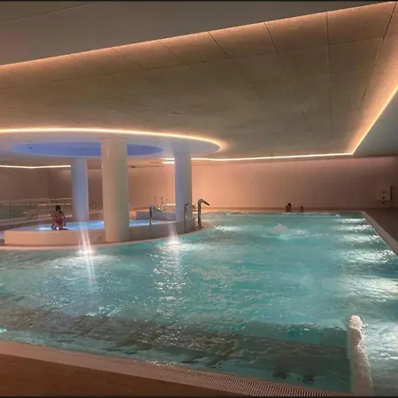 In With & Pools פוביירובו