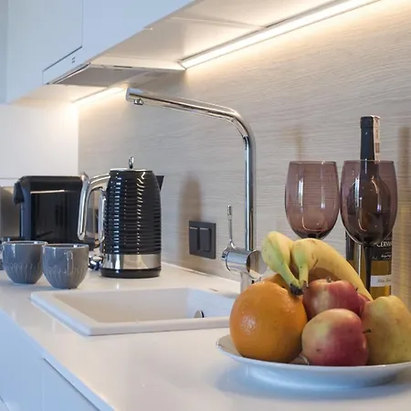 In With & Pools דירה *