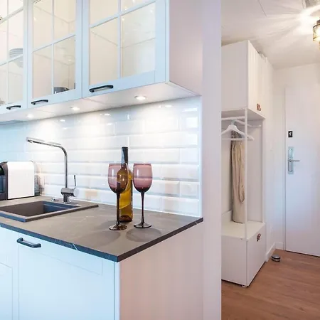 In With & Pools פוביירובו