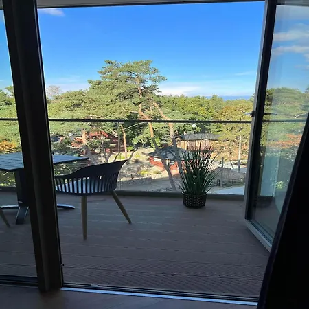 In With & Pools דירה