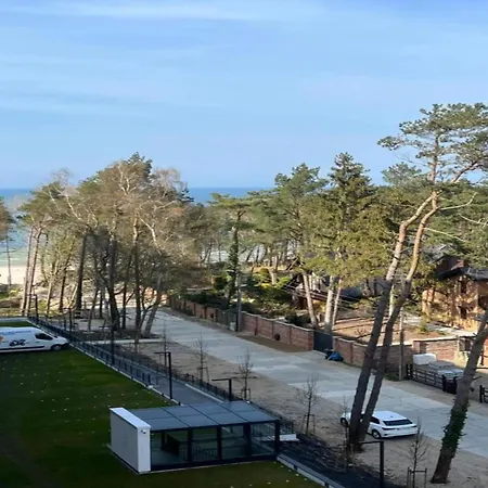 In With & Pools דירה